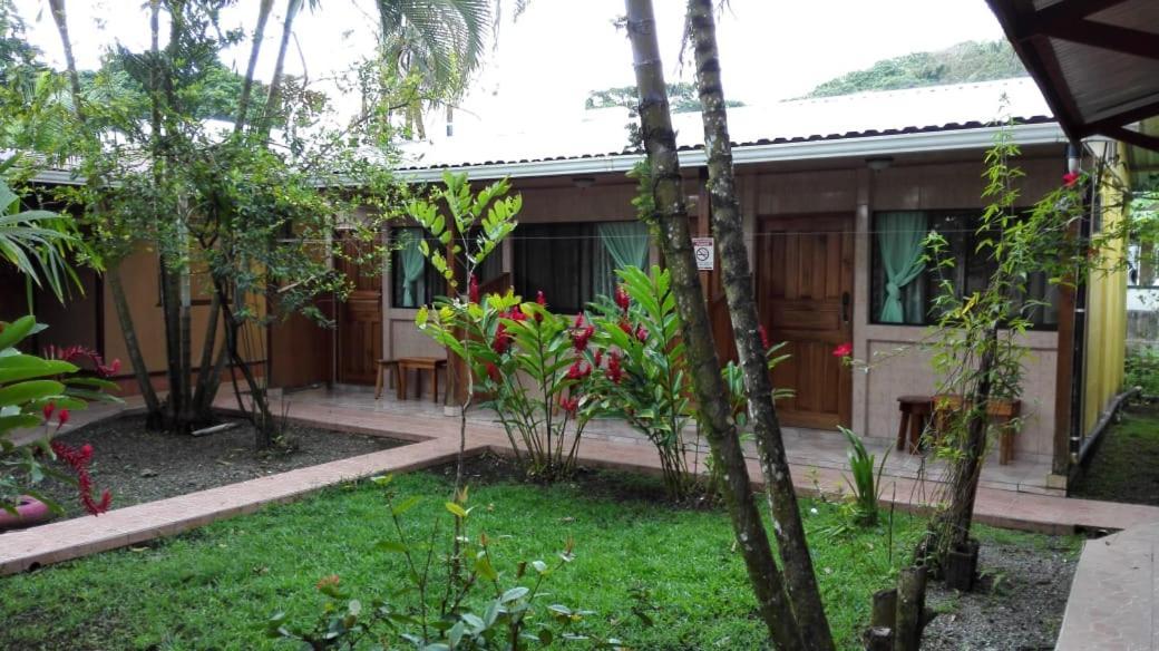 Cabinas Popular Hotel Puerto Viejo de Talamanca Bagian luar foto